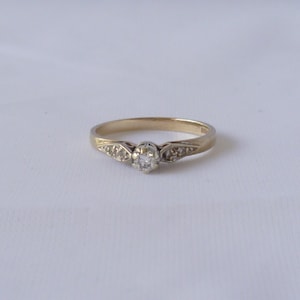 Ladies vintage Diamond solitaire ring 9ct yellow gold with white gold setting
