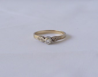 Ladies vintage Diamond solitaire ring 9ct yellow gold with white gold setting