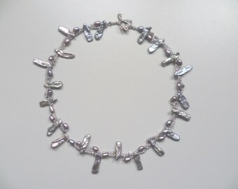 Collar de perlas de agua dulce con red aleatoria, longitud aproximada de 18"/45 cm