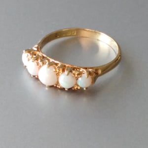 Damenring mit Vintage Opal in 750er Gold