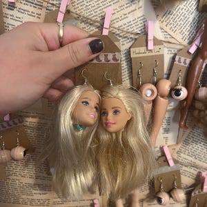 Pendientes de cabeza de Barbie