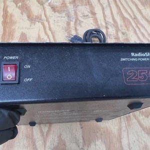 Alimentatore switching Radio Shack 22-510 da 13,8 Volt e 25 AMP