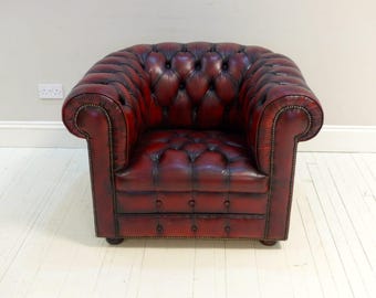 Sillón Chesterfield, sillón club de cuero capitoné, elegante mobiliario para sala de estar.