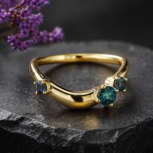 Alexandrite Curved Wedding Band, 14K Gold, Lab Grown Alexandrite Ring, Chunky Fluid Design, Modern Stackable Ring, Unique Statement Band