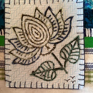 Carte postale de taille papier et tissu cousu Lotus Flower Image en Blues and Greens