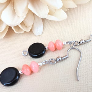 Pendientes de coral de plata de ley, pendientes de clip negros, joyería de boda de primavera, regalo para damas de honor, joyería boho chic, pendientes hechos a mano