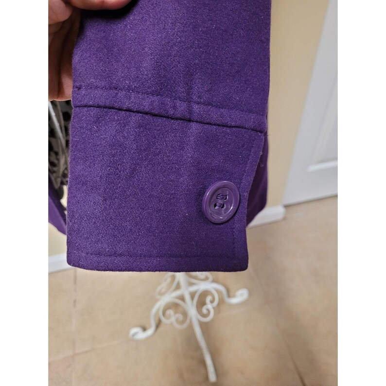 Casaco de lã roxa vibrante com bolsos, estilo boho e quentinho, da Anthropologie. imagem 4