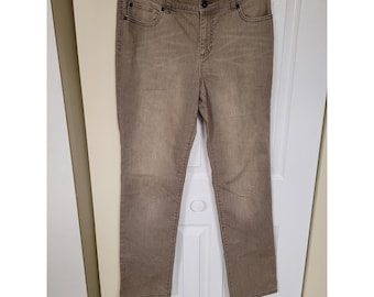 Chicos Platinum Tan Denim Slim Leg Stretch 34X31 Dambyxor Reg.