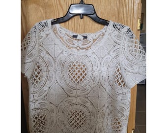 Crochet White Lacey Short Sleeve Blouse Scalloped Sheer Bohemian Medium Petite