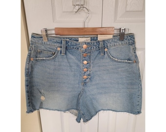 Universal Thread Womens Vintage Midi Denim Shorts Light Indie Button Fly Size 10