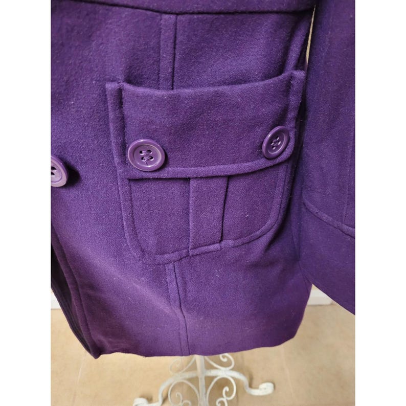 Casaco de lã roxa vibrante com bolsos, estilo boho e quentinho, da Anthropologie. imagem 5