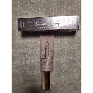 Ciate London Extraordinary Foundation 137N Pebble Radiant Hydrating 1.69oz NEW image 1