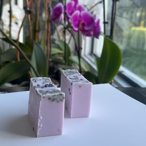 Lavender Milk Soap Bar – Shea Butter Moisturizing Handmade Soap, Calming Lavender Scent, Gentle & Nourishing Skincare Gift