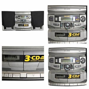 Può includere: Un impianto stereo Sharp CD argentato con altoparlanti neri. Lo stereo è dotato di un cassetto per 3 CD, un lettore di cassette e un display digitale. Il testo "3-CD DRAWER CHANGE" è visibile.