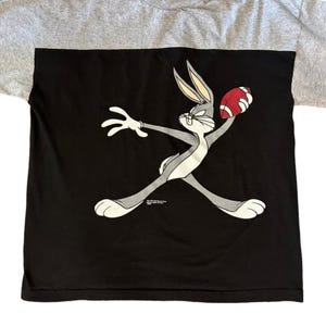 Vintage 1993 Warner Bros Bugs Holding Football Graphic Men’s Color Block Graphic T-shirt Large