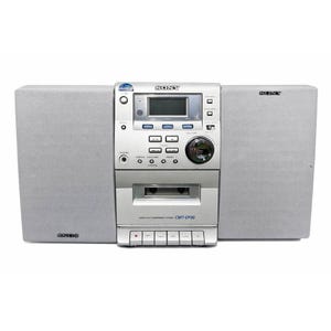 Puede incluir: Un sistema de componentes micro hi-fi Sony CMT-EP30 plateado y gris. El sistema incluye un reproductor de CD, una pletina de casete y una radio. Los altavoces son grises y rectangulares. El sistema tiene una pantalla digital y varios botones de control.