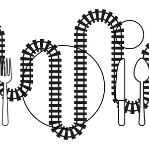 Puede incluir: Ilustración en blanco y negro de un tenedor, un cuchillo y una cuchara. Los cubiertos se colocan sobre un fondo de vías de tren estilizadas y un diseño circular, creando una composición única y artística.