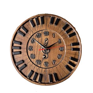 Horloge murale piano en bois – horloge sculptée rustique, décoration de studio de musique unique, idée cadeau musicien, cadeau professeur de piano ou directeur de choeur