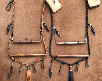 Cordón de cuero para pesca con mosca hecho a mano: diseño con cordón y detalles de hueso