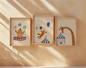サーカス動物の子供部屋アートセット – 踊るクマ、ライオン、メリーゴーランド – 印刷可能な子供部屋の装飾