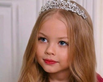 Tiara de niña de las flores, tiara plateada, corona de cristal blanco, corona para niña, tiara de princesa, tiara de cumpleañera, tiara de diamantes de imitación