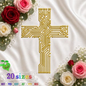 Puede incluir: Una cruz de color dorado con un diseño de placa de circuito con líneas interconectadas y nodos circulares. La cruz está rodeada de rosas rojas, rosas y blancas con hojas verdes y pequeñas flores blancas sobre una tela de satén blanca.
