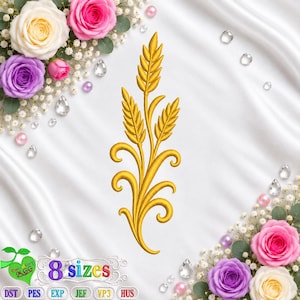 Puede incluir: Un diseño de bordado a máquina dorado que presenta tres espigas de trigo con tallos curvos y en espiral. El diseño está centrado sobre un fondo de satén blanco rodeado de rosas rosas, blancas y moradas y pequeñas cuentas decorativas.