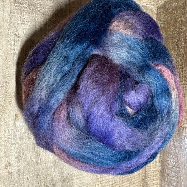 Black Cotswold Top - Hydrangea | Hand Painted Se2Se Cotswold Roving | Silver Cotswold Top Roving | Spinning Fiber