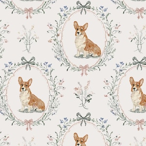 Puede incluir: Un patrón repetitivo sobre un fondo crema claro con ilustraciones de perros Corgi marrones y blancos. Cada perro está centrado dentro de una corona floral ovalada adornada con pequeñas flores azules y rosas, atada con un lazo gris oscuro en la parte superior.