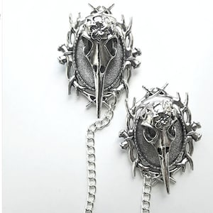Brooch chains raven- statement jewelry-cloak pin - cloak brooch - raven skull pin - pagan jewelry - crow jewelry - brooch with chains - goth