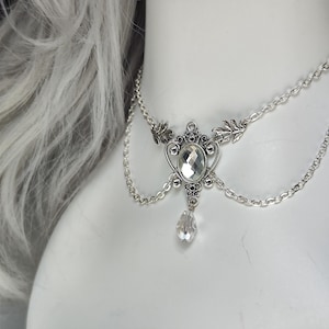 Collier elfique avec feuilles, collier ras de cou victorien, collier de perles, pendentif larme en cristal, bronze, bijoux de mariage, option gemme personnalisée