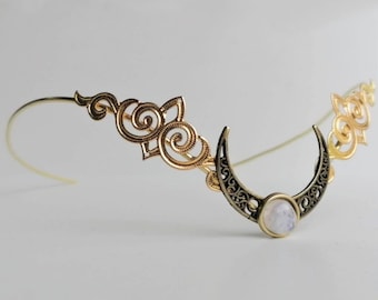 Elfen Crescent Moon Gold Tiara mit Mondstein, verstellbare Gothic Brautkrone, Sailor Moon inspiriert Fantasy Hochzeit Tiara