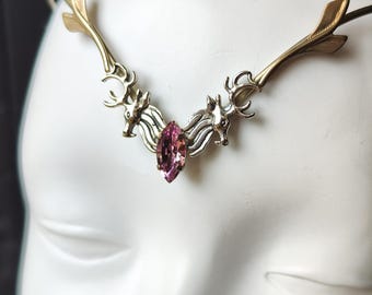 Woodland Elf Tiara – Handgemaakte gewei-hoofdband met roze kristal – Fantasykostuum of Fairycore-accessoire