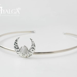 Moon tiara with moonstone