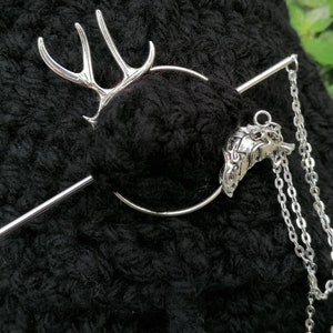 Wolf brooch pin. Woodland brooch. Antler hair clip