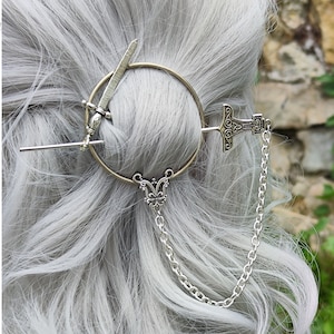 Horquilla con espada y mjolnir. Horquilla vikinga. Horquilla con martillo de Thor. Horquilla circular.