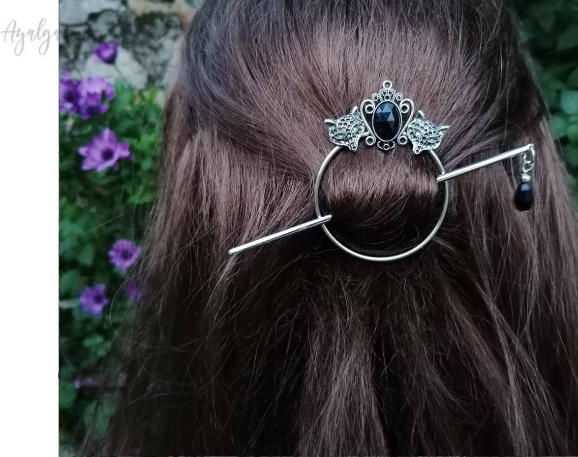 狼のヘアクリップ。棒付きヘアバレッタ。魔女のヘッドピースの