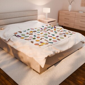 Local Art Macaron Desser Colorful Macaron Velveteen Plush Blanket - Cozy Gift for Food Lovers, Home Decor, Picnic, Birthday, Relaxation