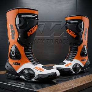 Botas de moto de carreras KTM hechas a mano: equipo de alto rendimiento para MotoGP de cuero genuino con certificación CE.