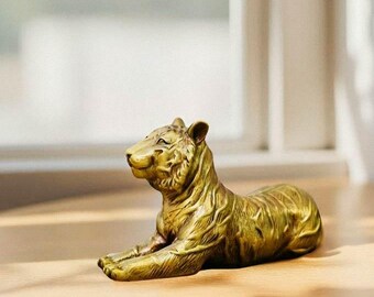 Copper Tiger Sculpture: Retro Metal Animal Decor