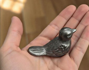 Mini figura de gorrión, adorno de pájaro de hierro fundido, estatua de pájaro de hierro de estilo retro.