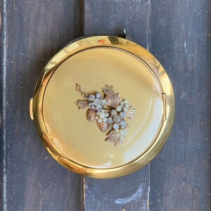 Vintage Gold Tone Make Up Compact with Pine Cone Design Petite Pearls Rhinestones USA