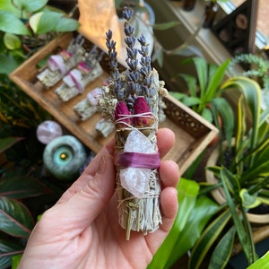 Love Intoxication Herbal Smudge Wand – Rose Quartz + Lavender + White Sage for Heart-Chakra Healing & Space Cleansing
