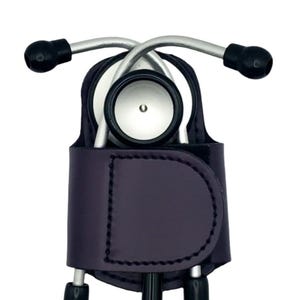 BATCLIP personnalisé violet | Holster original en cuir pour stéthoscope | Fabriqué dans le Maine | Clip de hanche personnalisé | Plus besoin de porter le cou