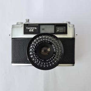 Vintage Yashica EE 35 mm Filmkamera mit Yashinon 4,5 cm f/2,8 Objektiv - Retro Point and Shoot Kamera für Fotobegeisterte und Sammler
