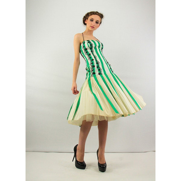 1950's Fashion / Vintage prom dress / 50's dress / Pleated skirt with vertical stripes and ribbons Viva Las Vegas XS
