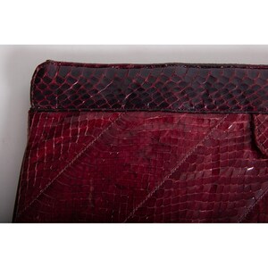 Vintage 1970s deep red snakeskin clutch / Large flat hinge open purse image 8