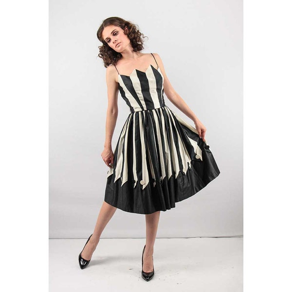 50s Dress / 1950s Black and white striped dress / Carnival stripe / Prom dress / XS