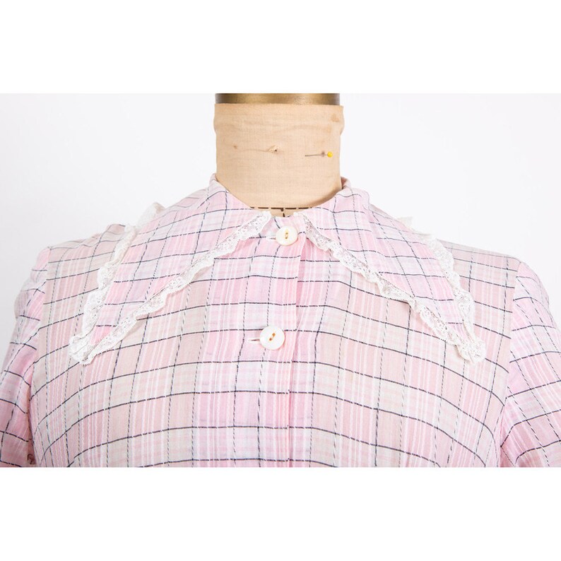 Vintage 1940s cotton day dress / Pink plaid summer weight / Pointed collar / M image 3