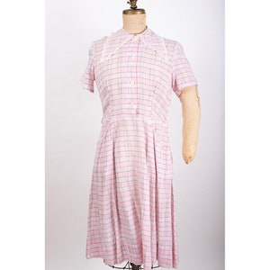 Vintage 1940s cotton day dress / Pink plaid summer weight / Pointed collar / M image 1